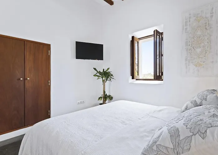 Ravishing Ibiza Cel Blau 9 Bedrooms Private Pool & Beautiful Villa *