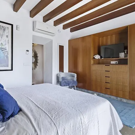 Ravishing Ibiza Cel Blau 9 Bedrooms Private Pool & Beautiful