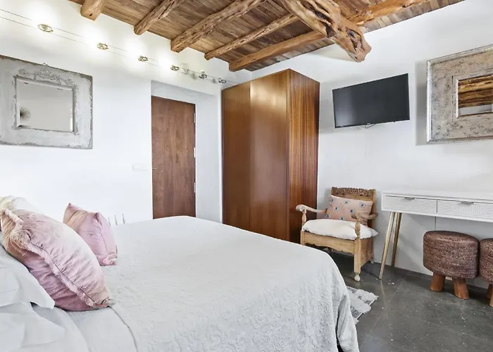 Ravishing Ibiza Cel Blau 9 Bedrooms Private Pool & Beautiful Villa *