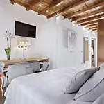 Ravishing Ibiza Cel Blau 9 Bedrooms Private Pool & Beautiful Villa *